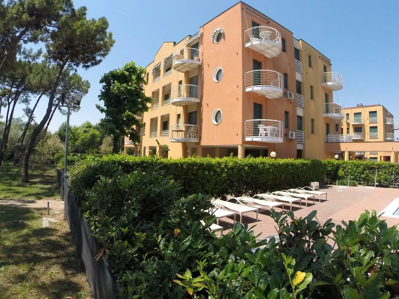 Corallo Apartments의 연락처